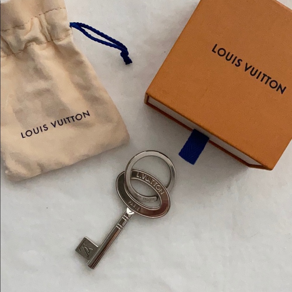 Louis Vuitton TRAVEL KEY KEY HOLDER